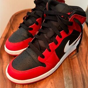 Air Jordan 1 Mid Big Kid Boy/Girl Sneakers Size 5